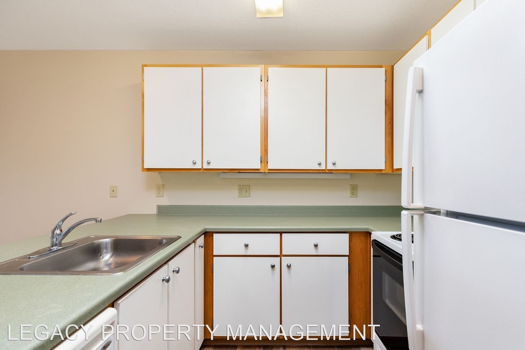 12110 E Burnside Street - Photo 10