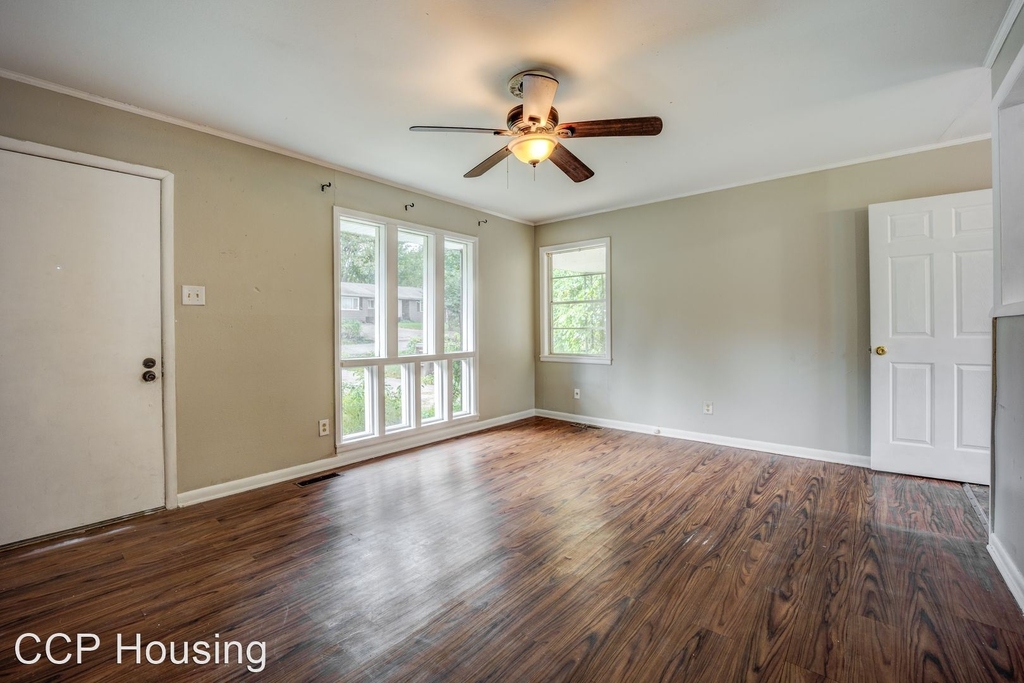 3815 Barry Avenue - Photo 2