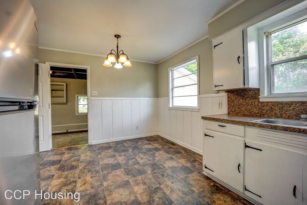 3815 Barry Avenue - Photo 6