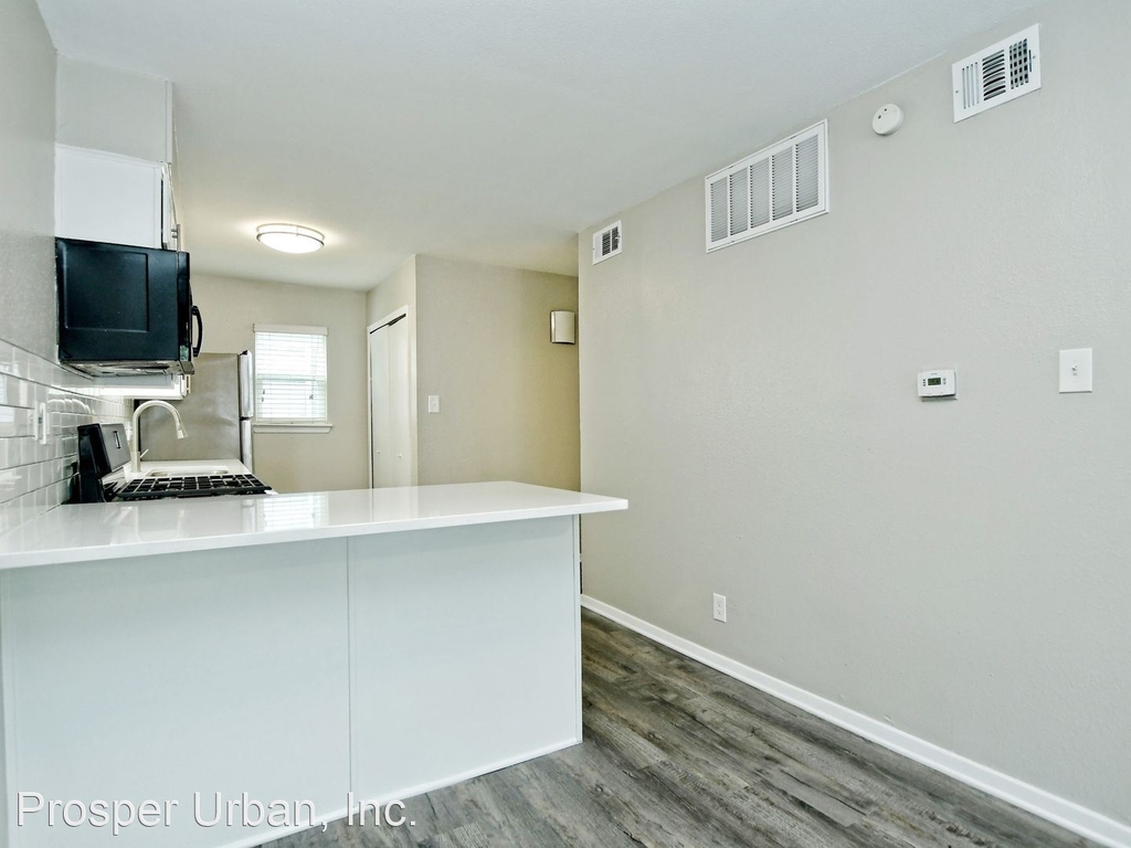 2810 Rio Grande St - Photo 2