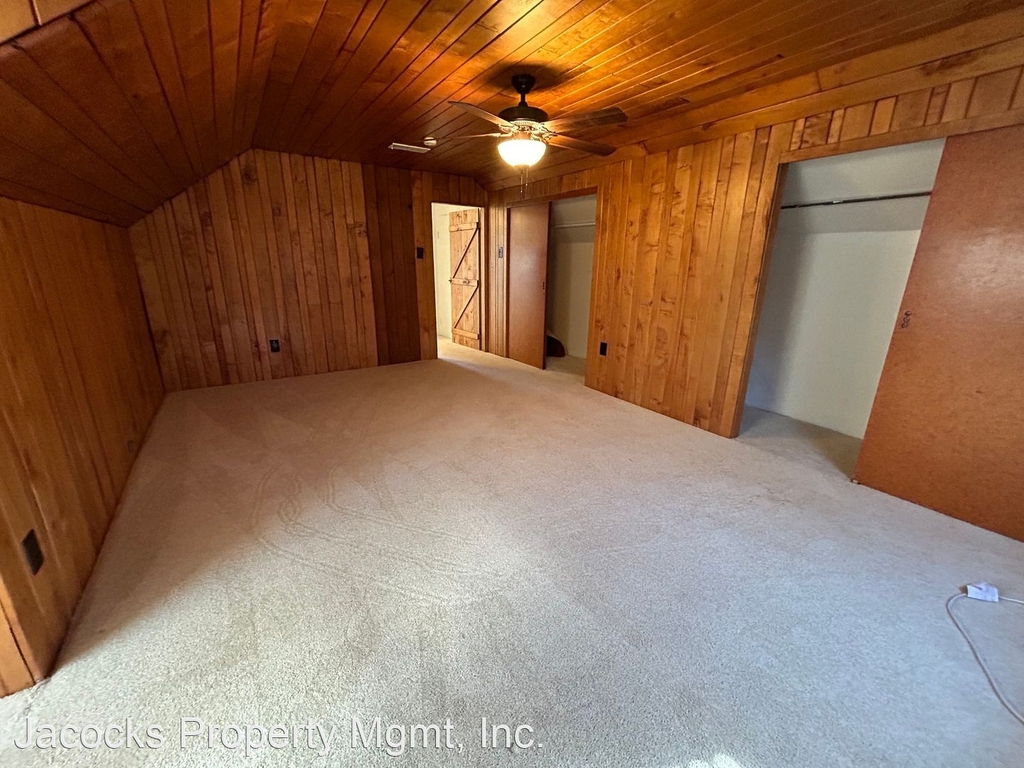 415 East College St. - Photo 22