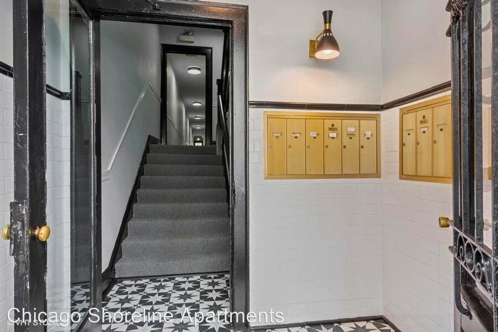 441 W.melrose St. - Photo 2