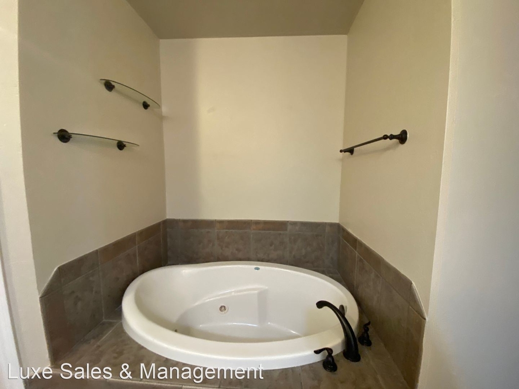 3901 Notting Hill Dr - Photo 31