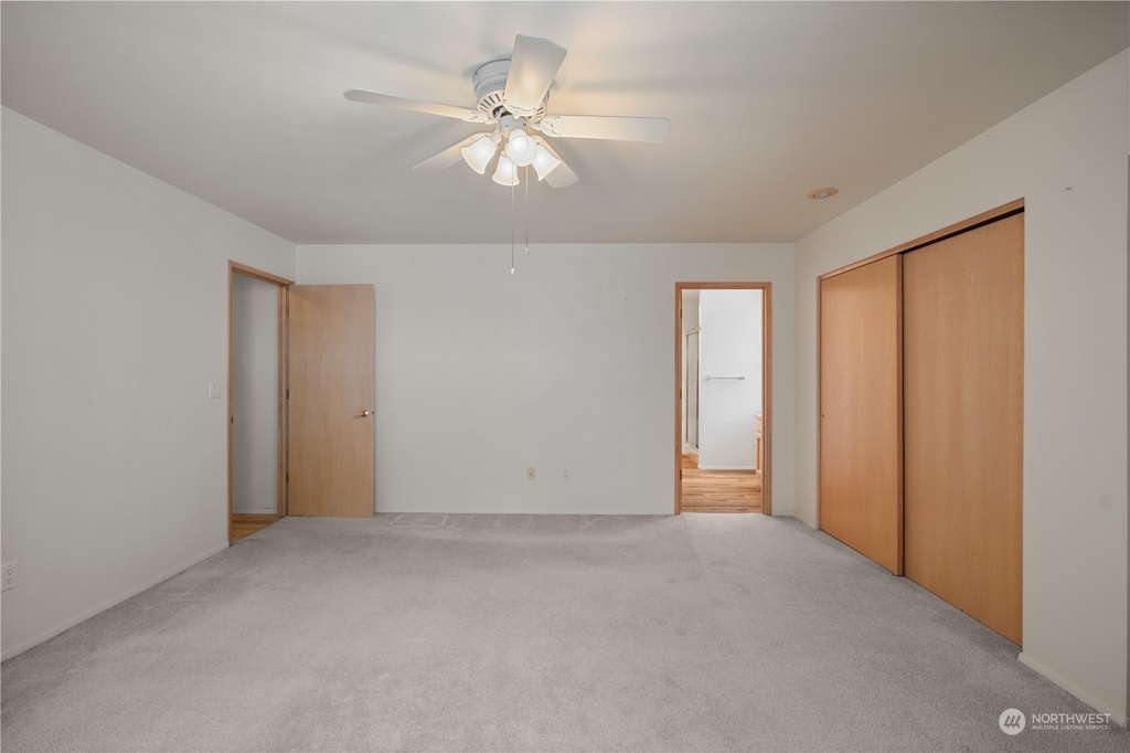 1025 N Fairview Place - Photo 16