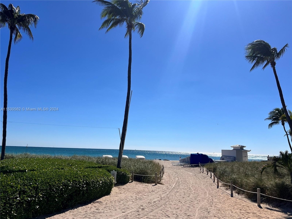 9801 Collins Ave - Photo 16