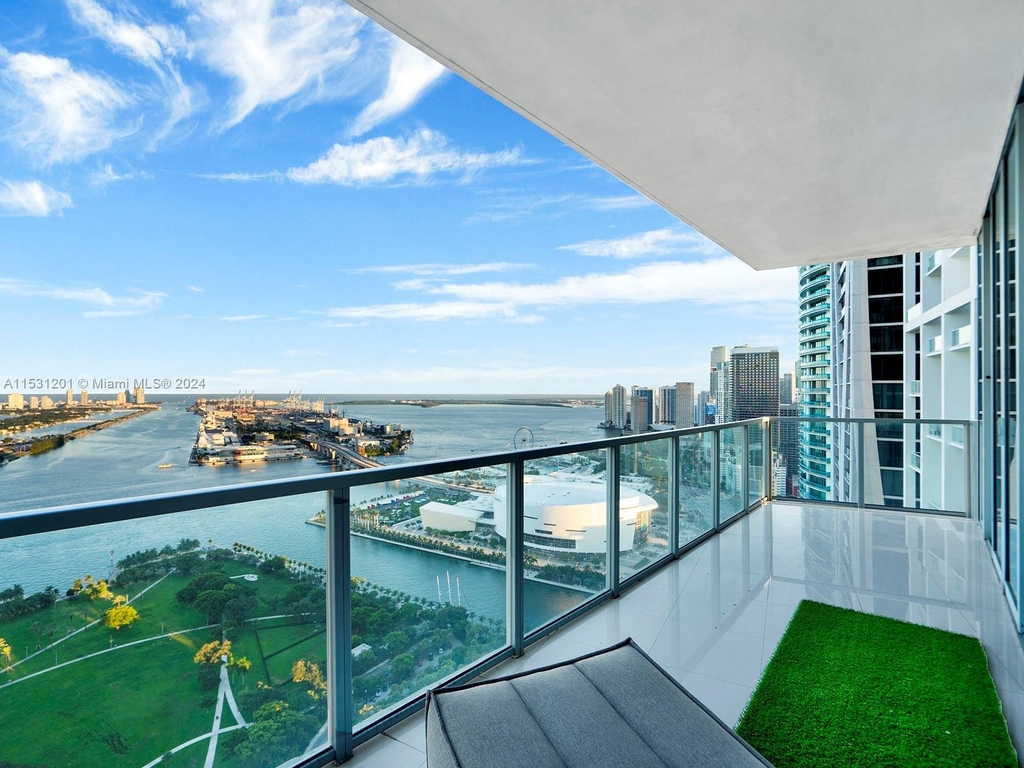 1100 Biscayne Blvd - Photo 2