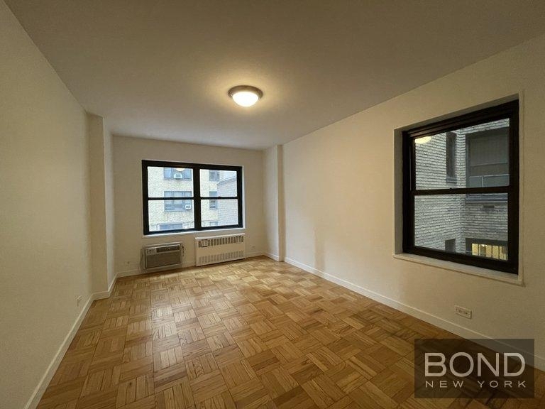 East 55th Street - Photo 2