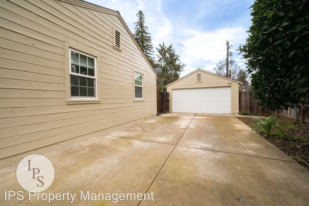 810 E Saginaw Way - Photo 22