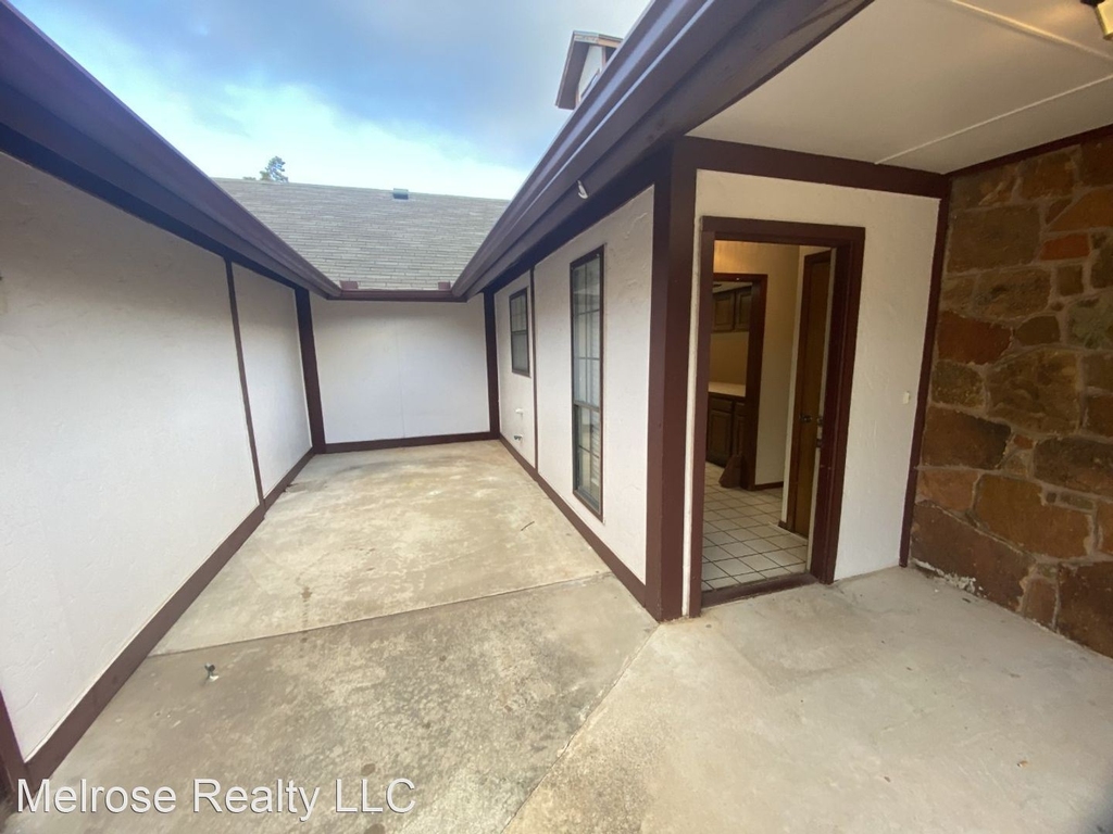 732 Rockridge Circle - Photo 1