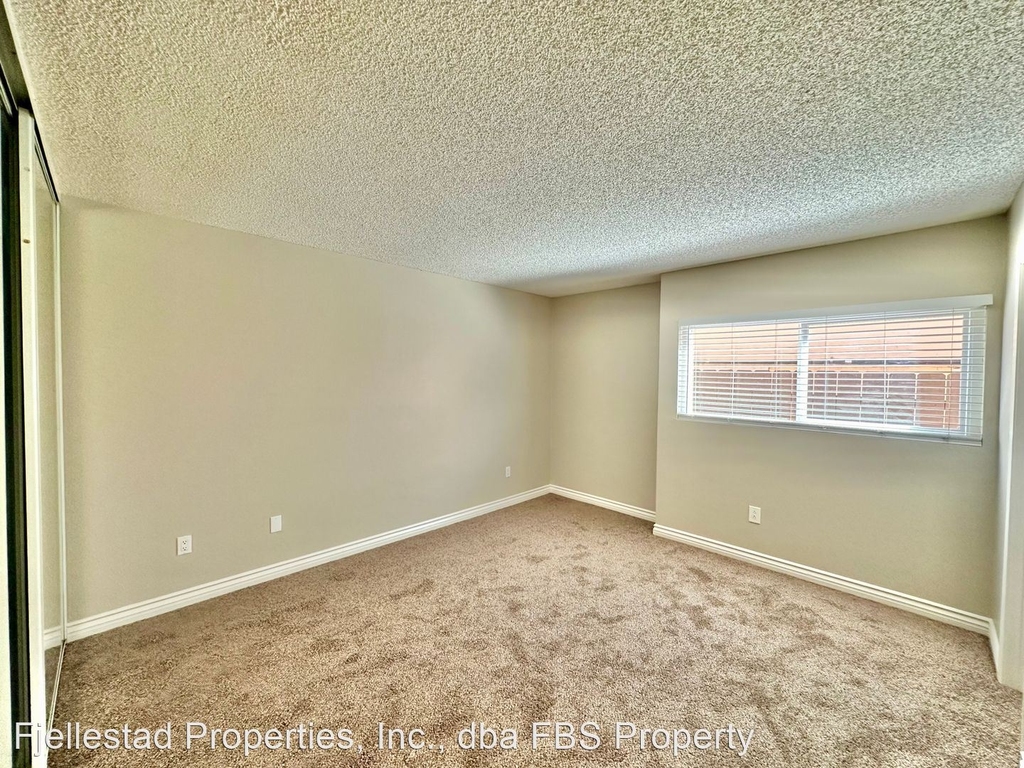 4435 Estrella Avenue - Photo 10