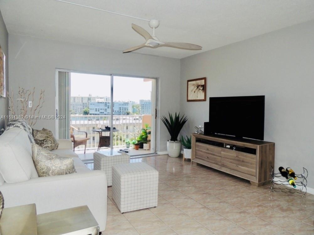 2200 E Hallandale Beach Blvd - Photo 0