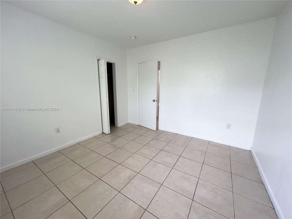 1255 Sw 6th St - Photo 8