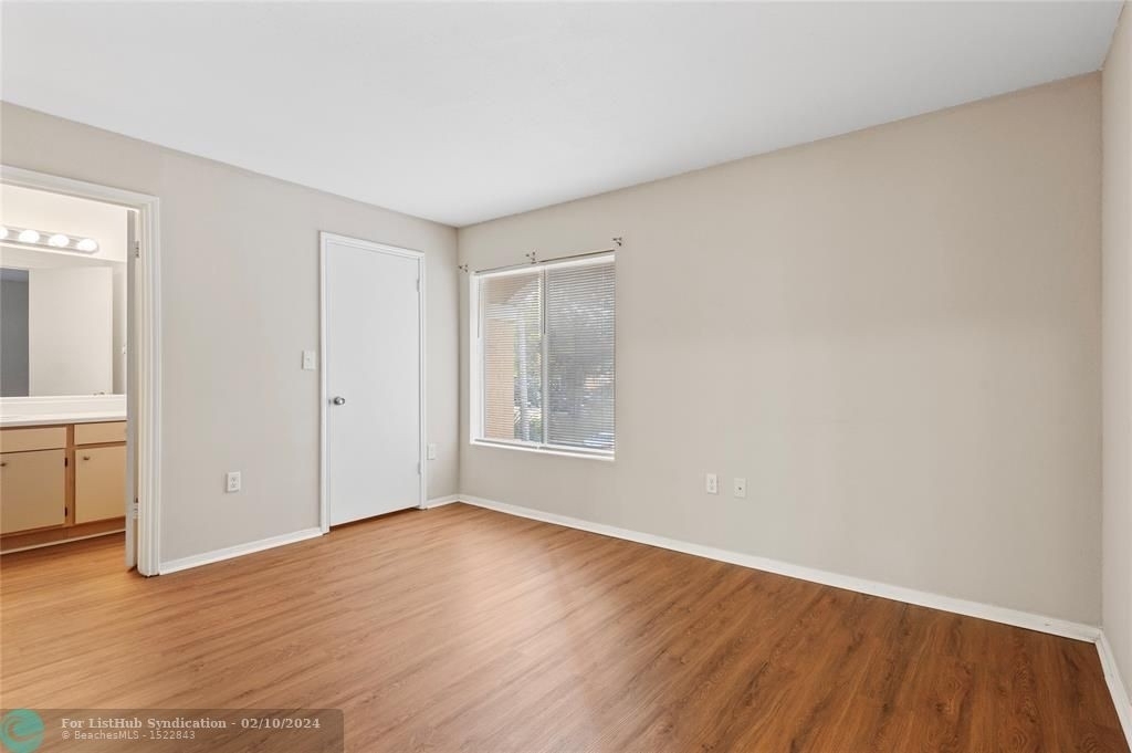 2465 Nw 33rd St - Photo 5