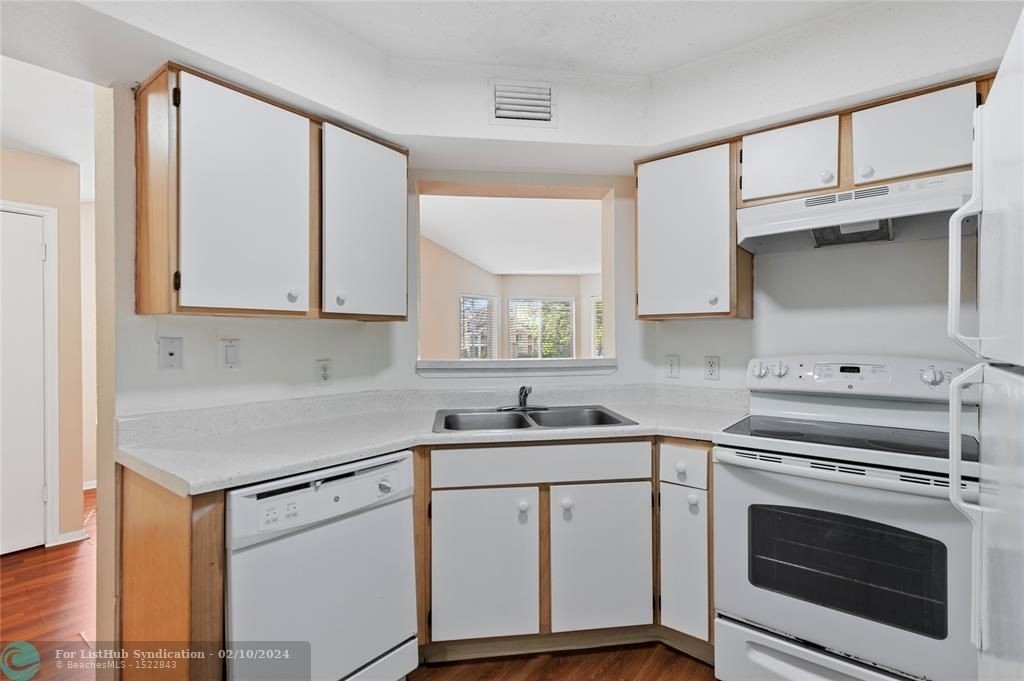 2465 Nw 33rd St - Photo 2