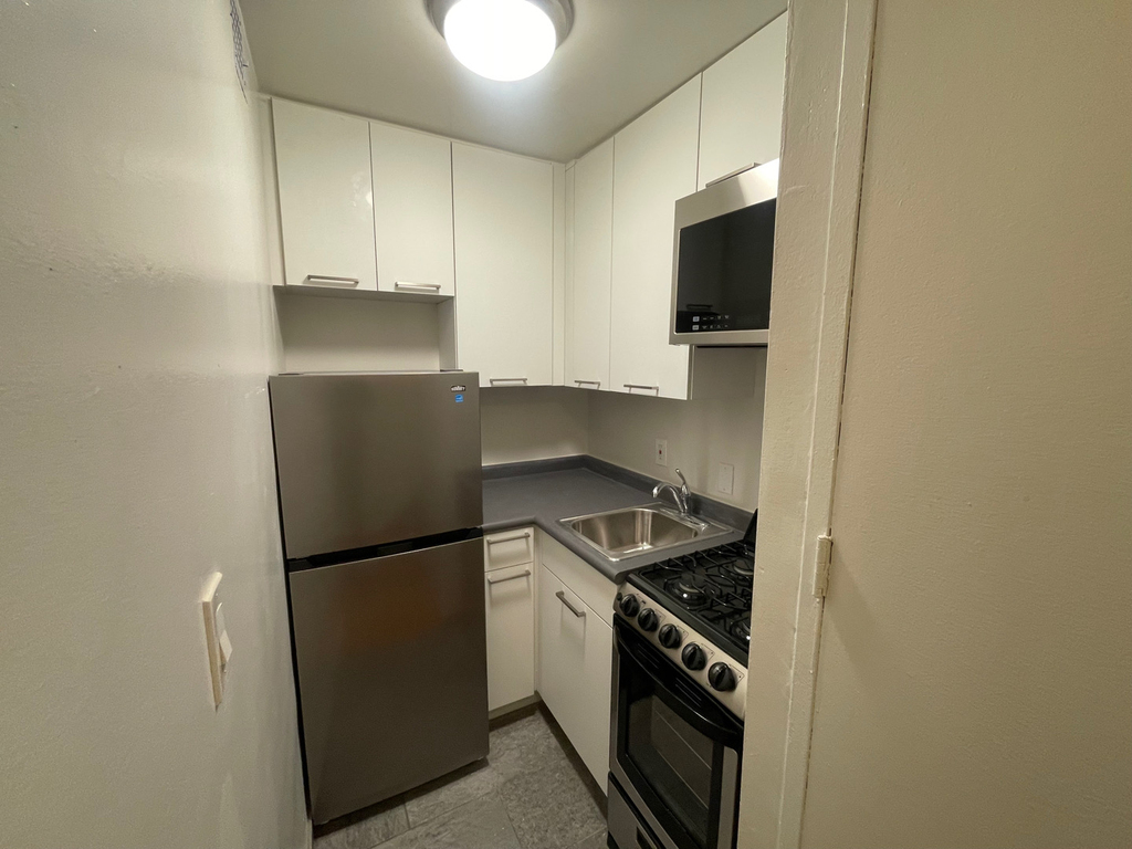 104 East 31st Street - Photo 8