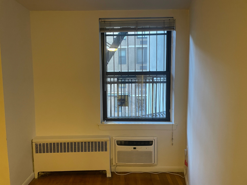 104 East 31st Street - Photo 2