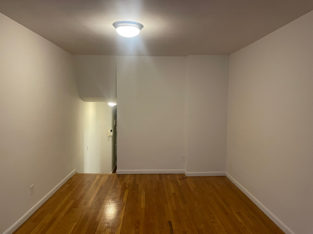 104 East 31st Street - Photo 3