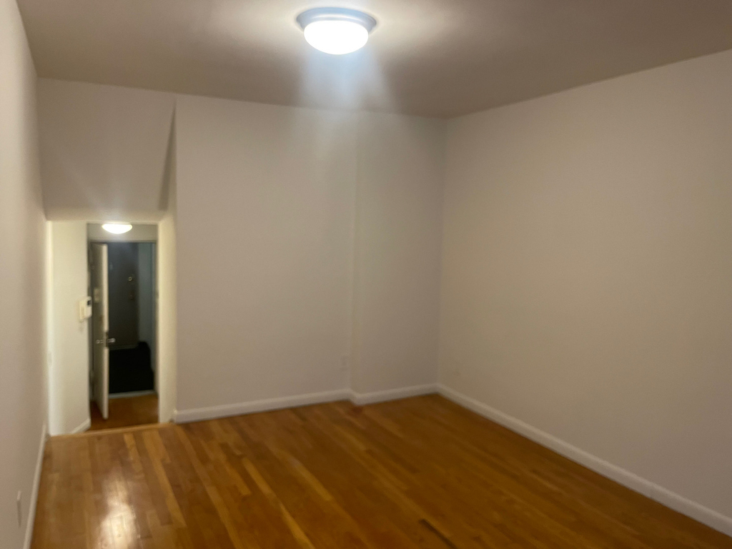 104 East 31st Street - Photo 5