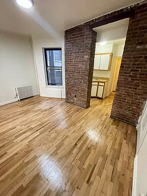 220 East 29th Street - Photo 5