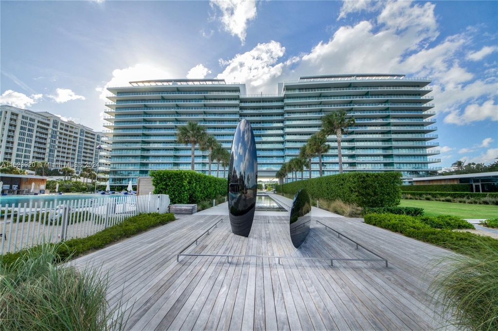 350 Ocean Dr - Photo 2