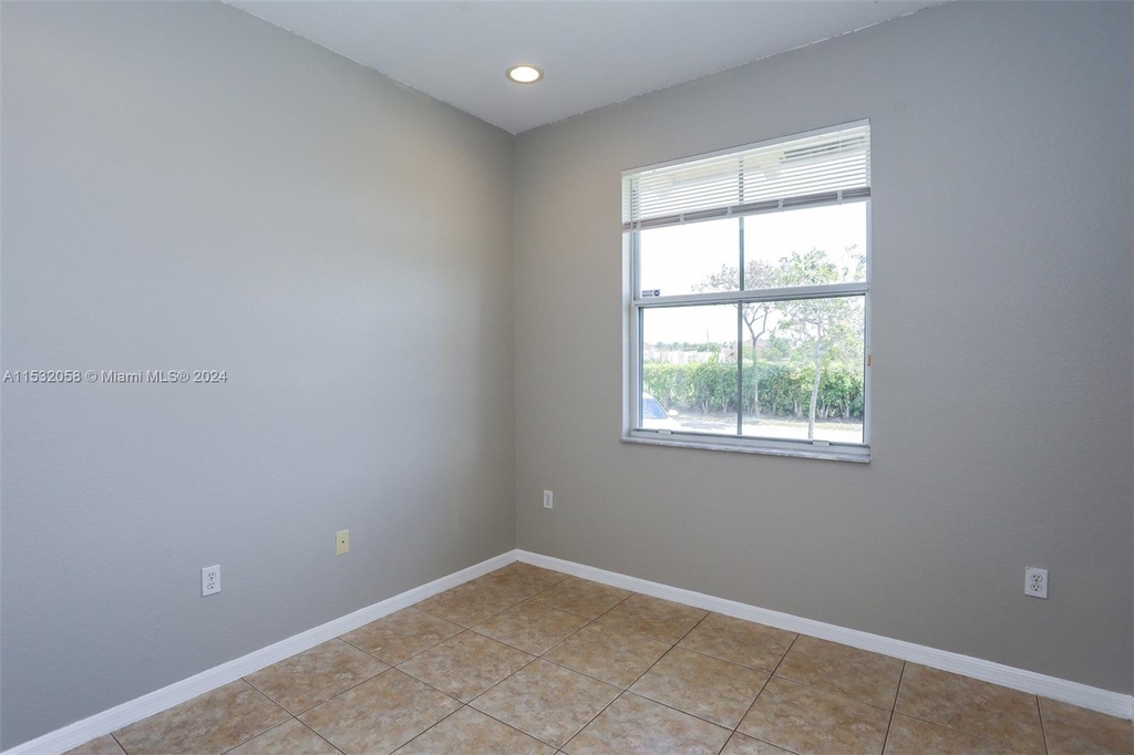 11137 Sw 238th Ter - Photo 10