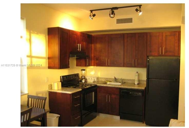 843 Sw 13 Av - Photo 2