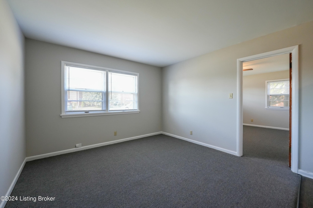 2220 Heather Ln - Photo 3