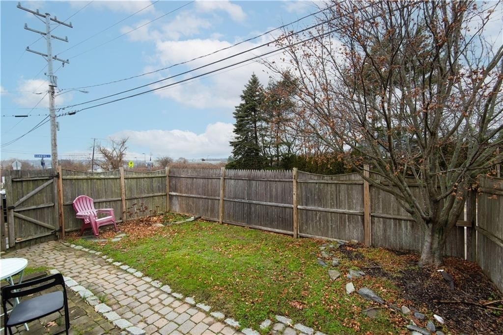 391 Aquidneck Avenue - Photo 3