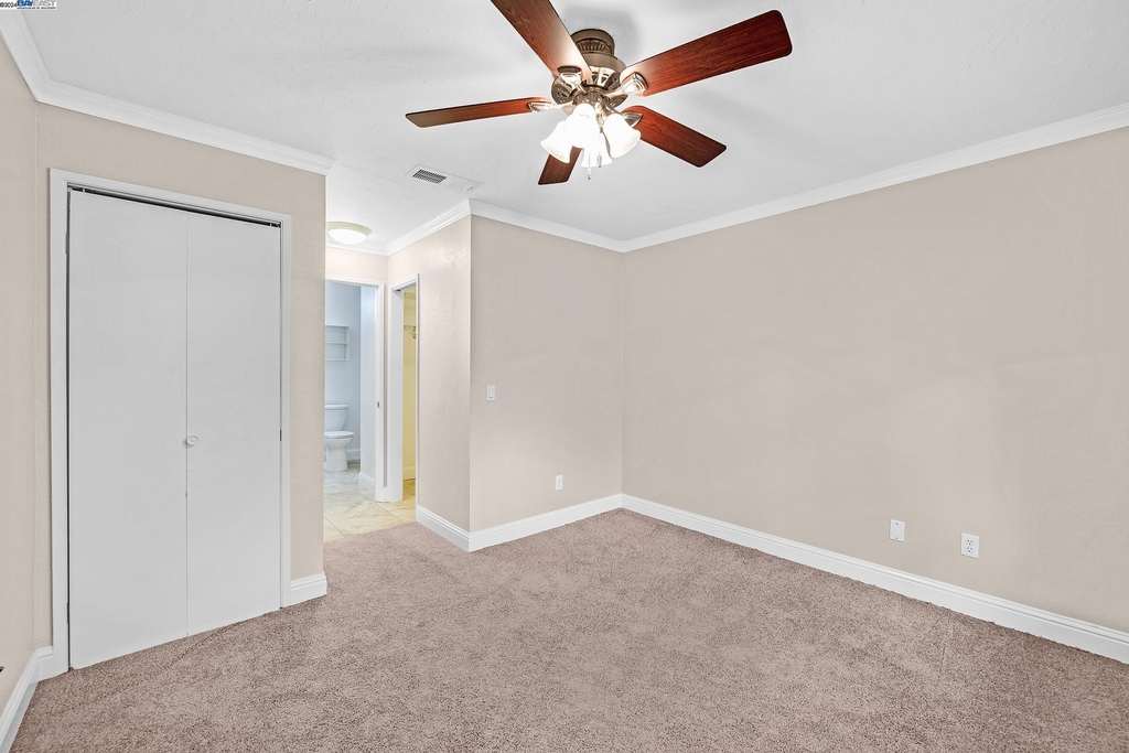 3135 Chateau Way - Photo 10