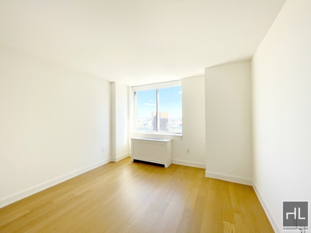 East 54 Street - Photo 10