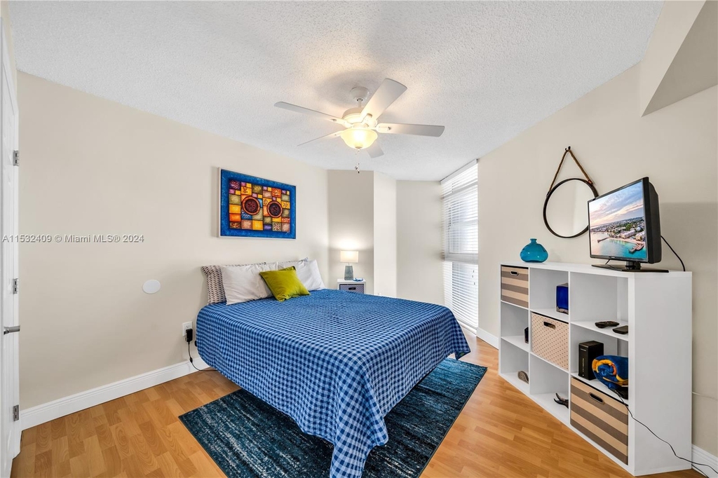 6301 Collins Ave - Photo 13