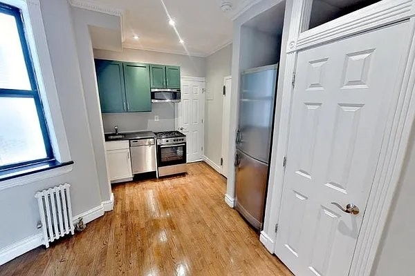 214 East 25th Street - Photo 2