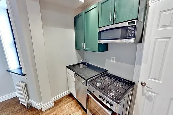 214 East 25th Street - Photo 3