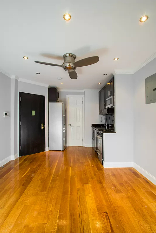 NO FEE 1BR in Hell's Kitchen - Photo 2