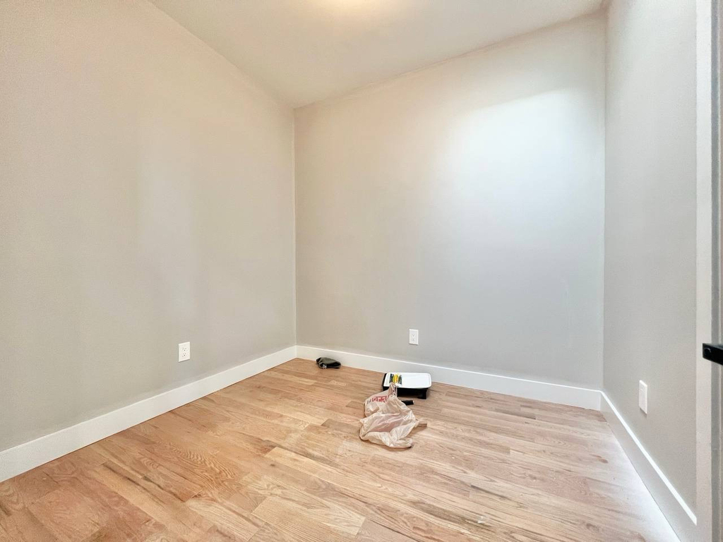 18-20 Dekalb Avenue - Photo 1