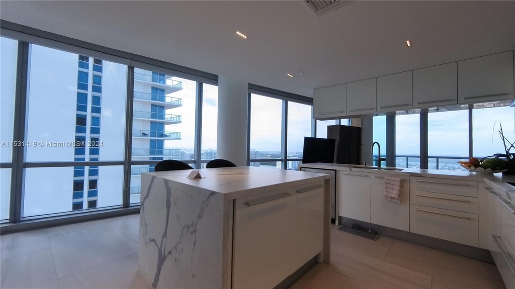 17121 Collins Ave - Photo 8