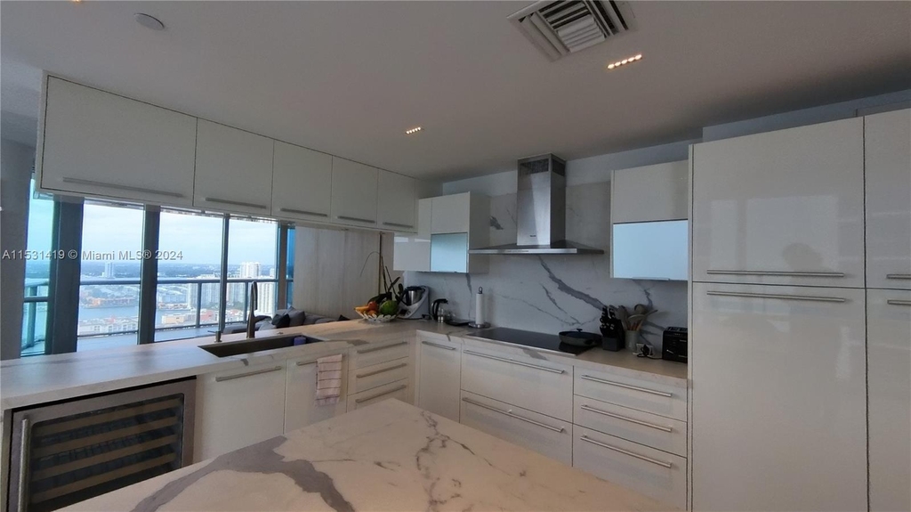 17121 Collins Ave - Photo 9