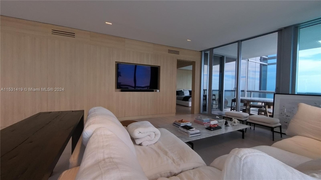 17121 Collins Ave - Photo 6