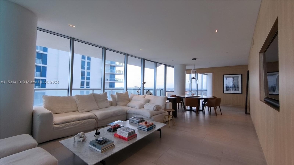 17121 Collins Ave - Photo 4