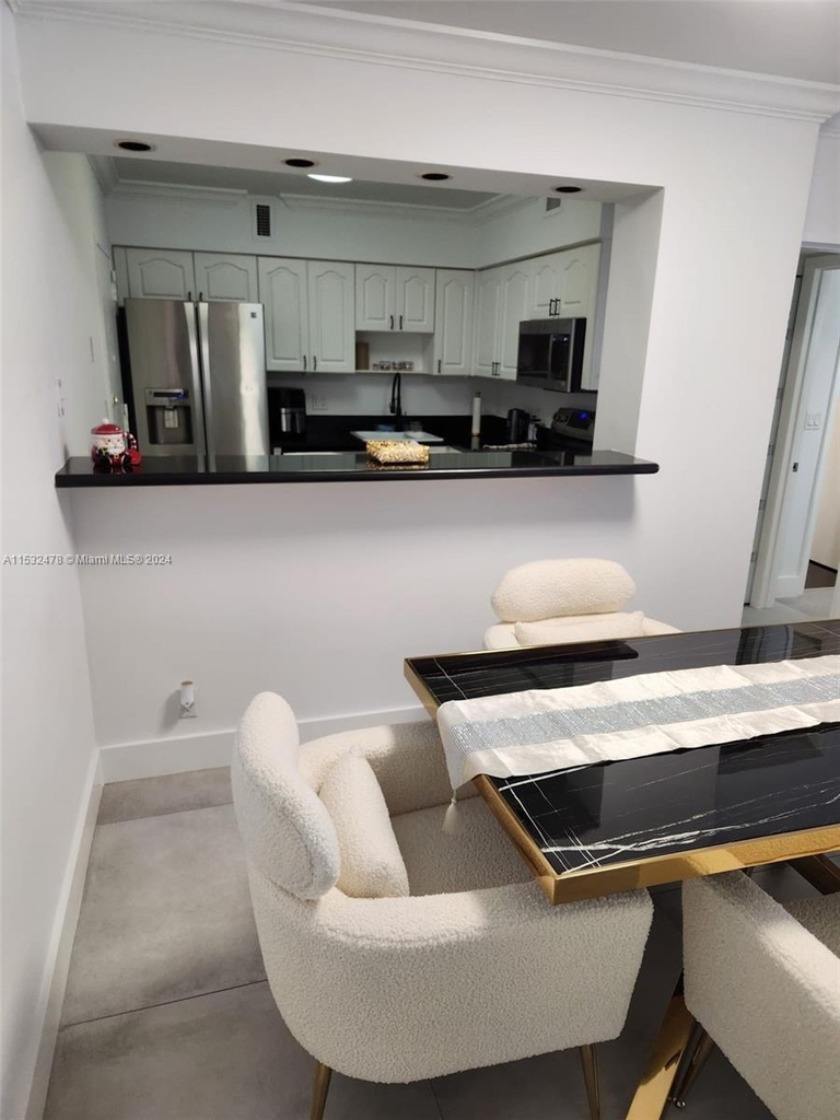 5700 Collins Ave - Photo 8