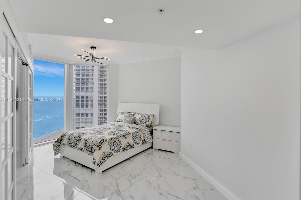 16699 Collins Ave - Photo 8