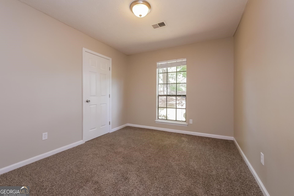 8202 Winewood Court - Photo 9