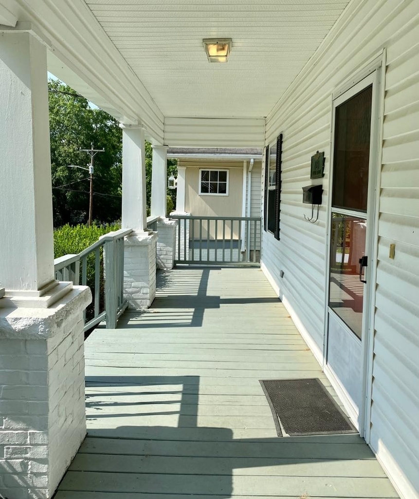 1020 Onslow Street - Photo 2