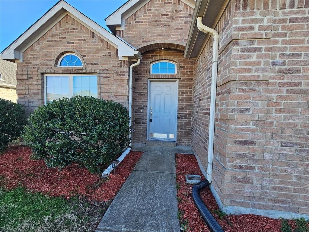 222 Silvercreek Drive - Photo 1