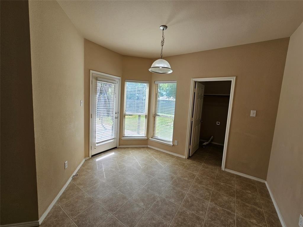 222 Silvercreek Drive - Photo 10