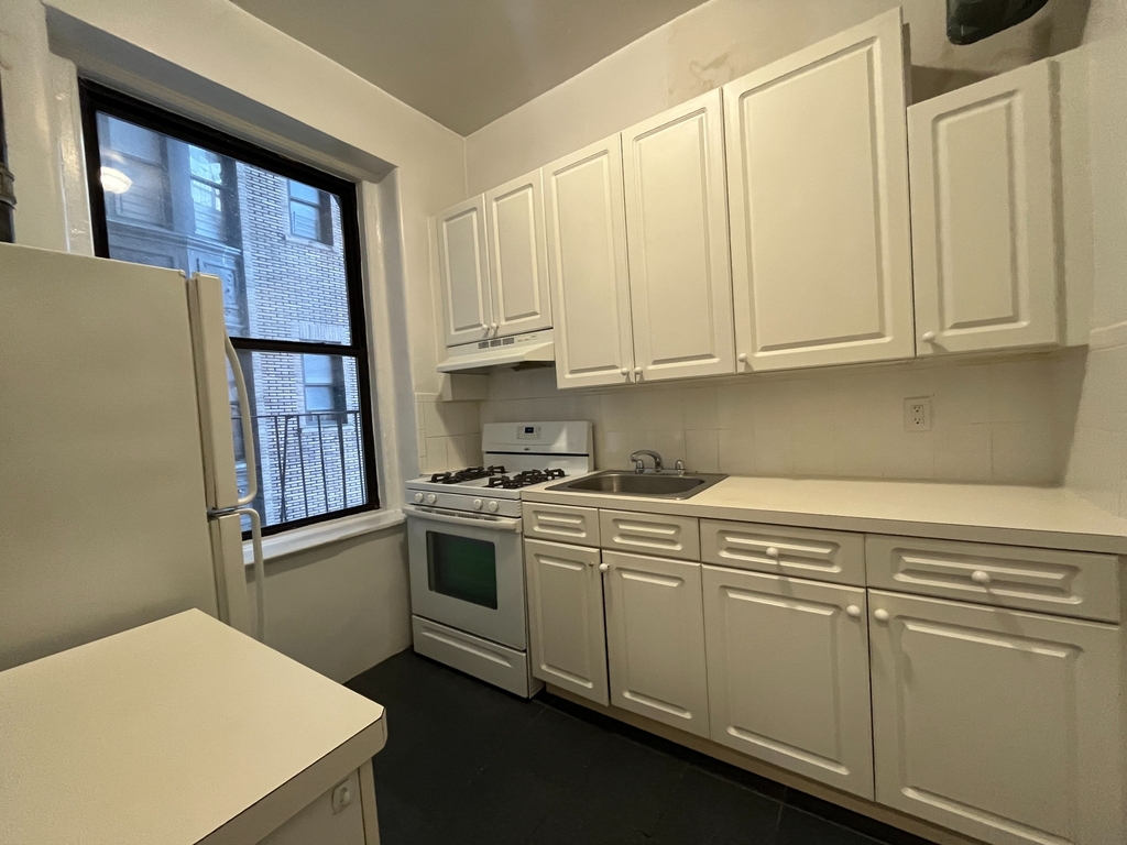 220 West 98th Street - Photo 5