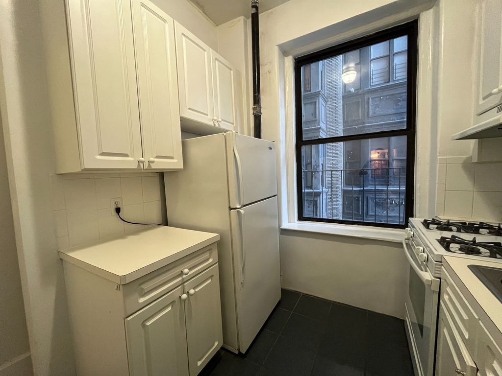 220 West 98th Street - Photo 6