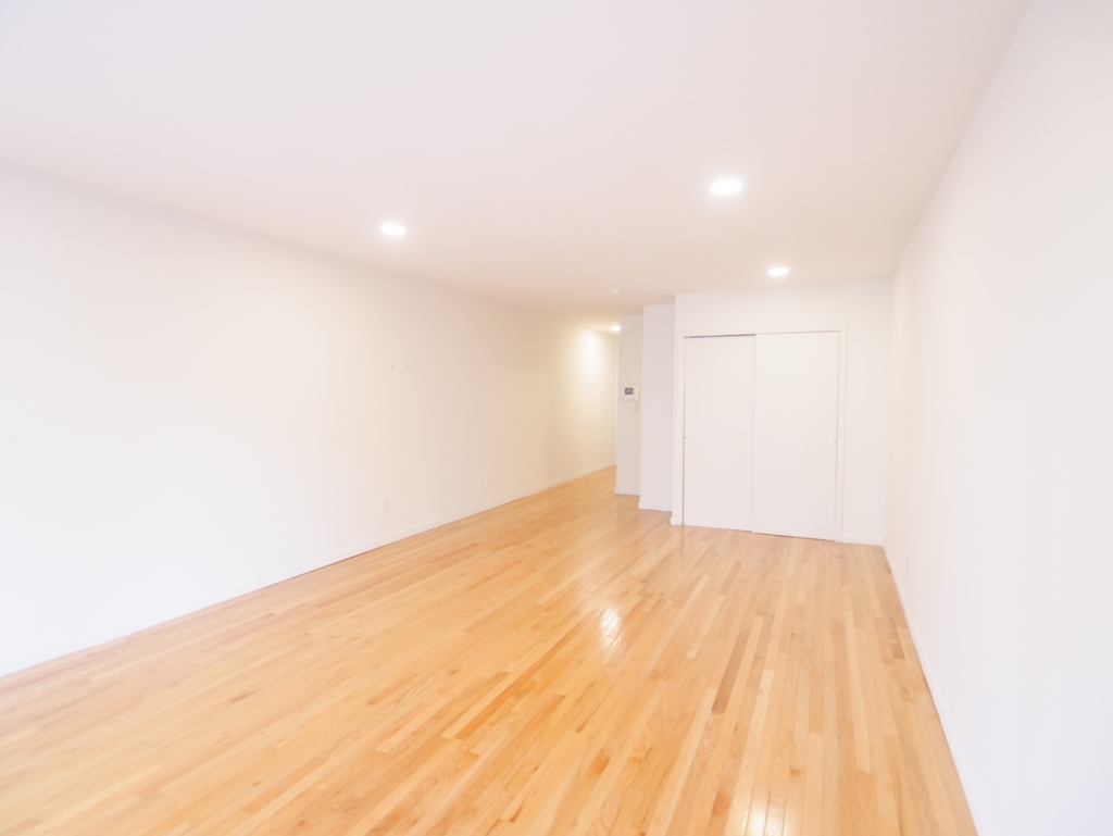 77 5th Avenue - Photo 5