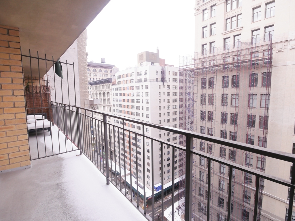 77 5th Avenue - Photo 2