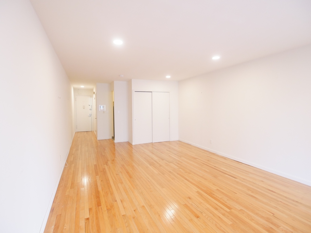 77 5th Avenue - Photo 1